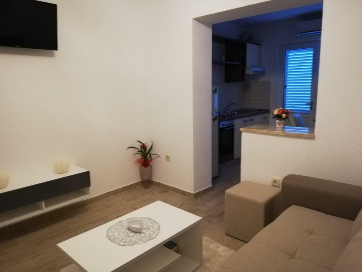 Apartment Dina *
